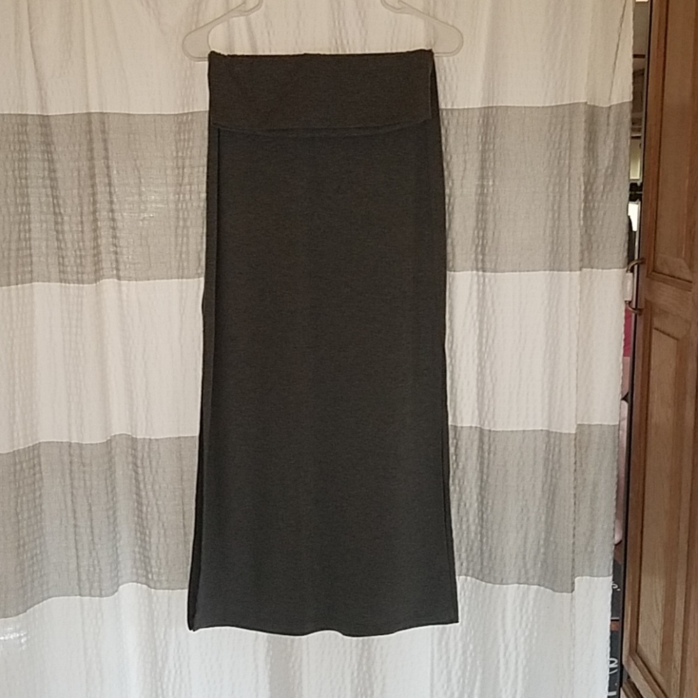 NEW 💋Dark Grey Maxi Skirt w/side slits
